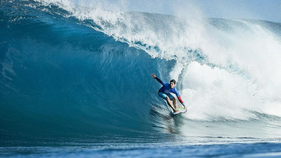 John John Florence operado ao joelho após lesão