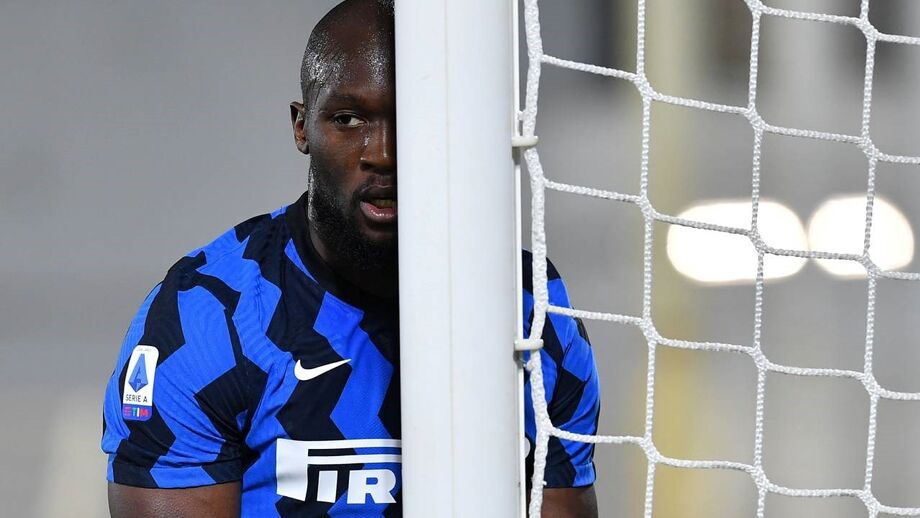 Polícia interrompe festa de aniversário de Lukaku de madrugada e identifica 24 pessoas