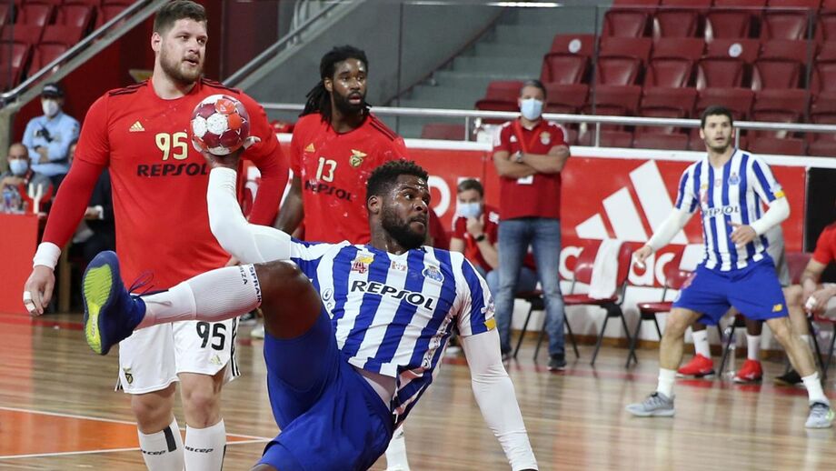 Dragão embalado para o título nacional de andebol