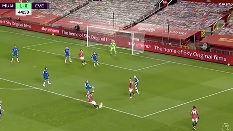Golo de Bruno Fernandes foi eleito o melhor da época: reveja o remate do português