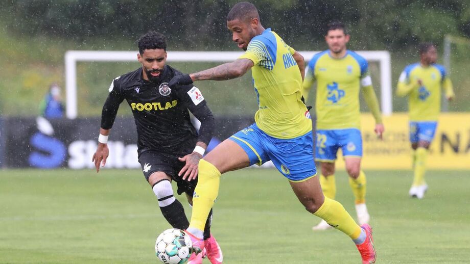 Arouca recebe Chaves à porta fechada em partida que pode ditar subida à Liga