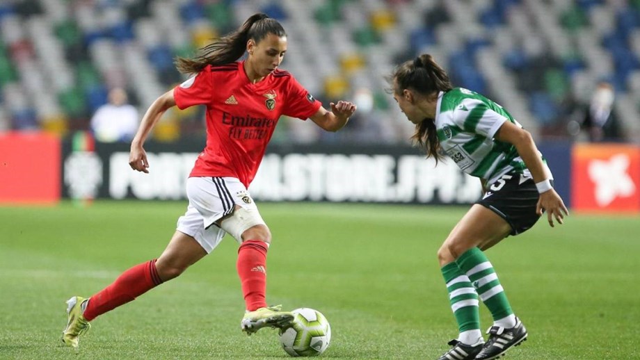 Benfica arrasa Sporting e aproxima-se da revalidação do título