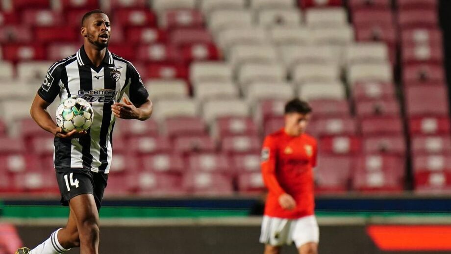 Sérgio Krithinas, diretor adjunto de Record, faz ponto de situação do interesse das águias no avançado