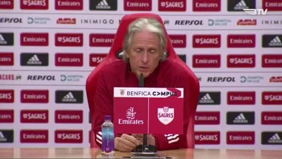 Treinador diz que deposita "muita confiança" no jovem avançado do Benfica