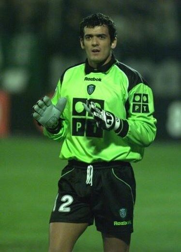 Tiago (guarda-redes) - Passou grande parte da carreira no Sporting, emblema no qual se retirou em 2012. Com 46 anos, Tiago é agora treinador de guarda-redes do clube de Alvalade, tendo exercido a função nos sub-19, nos sub-23, na equipa B e ultimamente na formação principal.