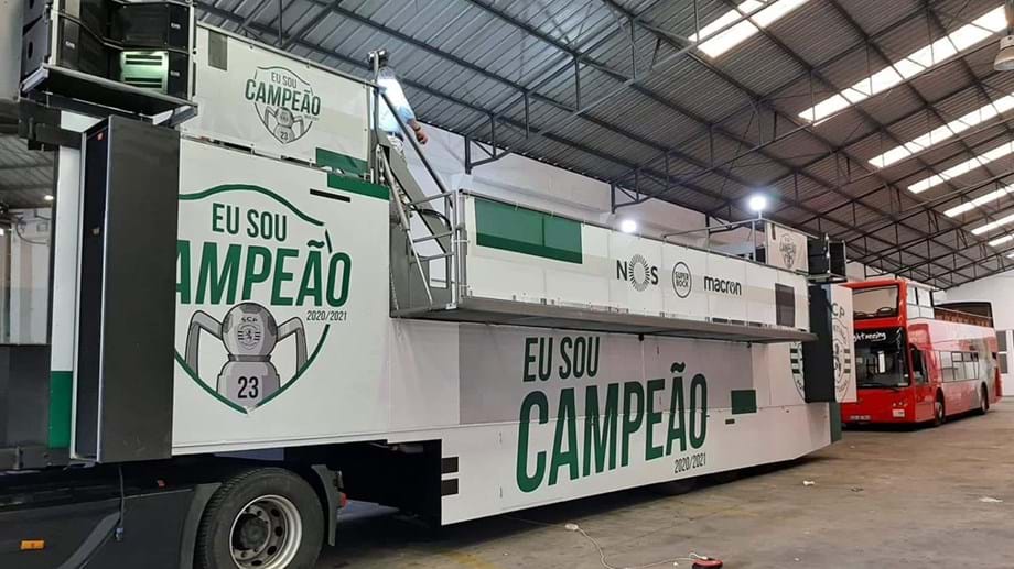 'Eu sou campeão': autocarro já está 'pintado' para a festa do Sporting