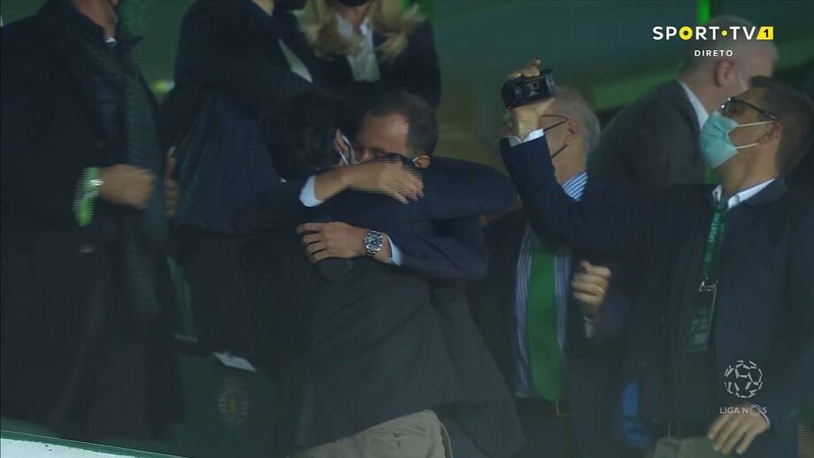 Do abraço emocionado entre Viana e Rúben Amorim às lágrimas de Varandas: os primeiros segundos do Sporting campeão