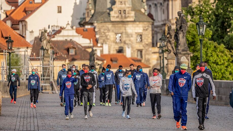 Atletas já conheceram o ponto de partida desta maratona