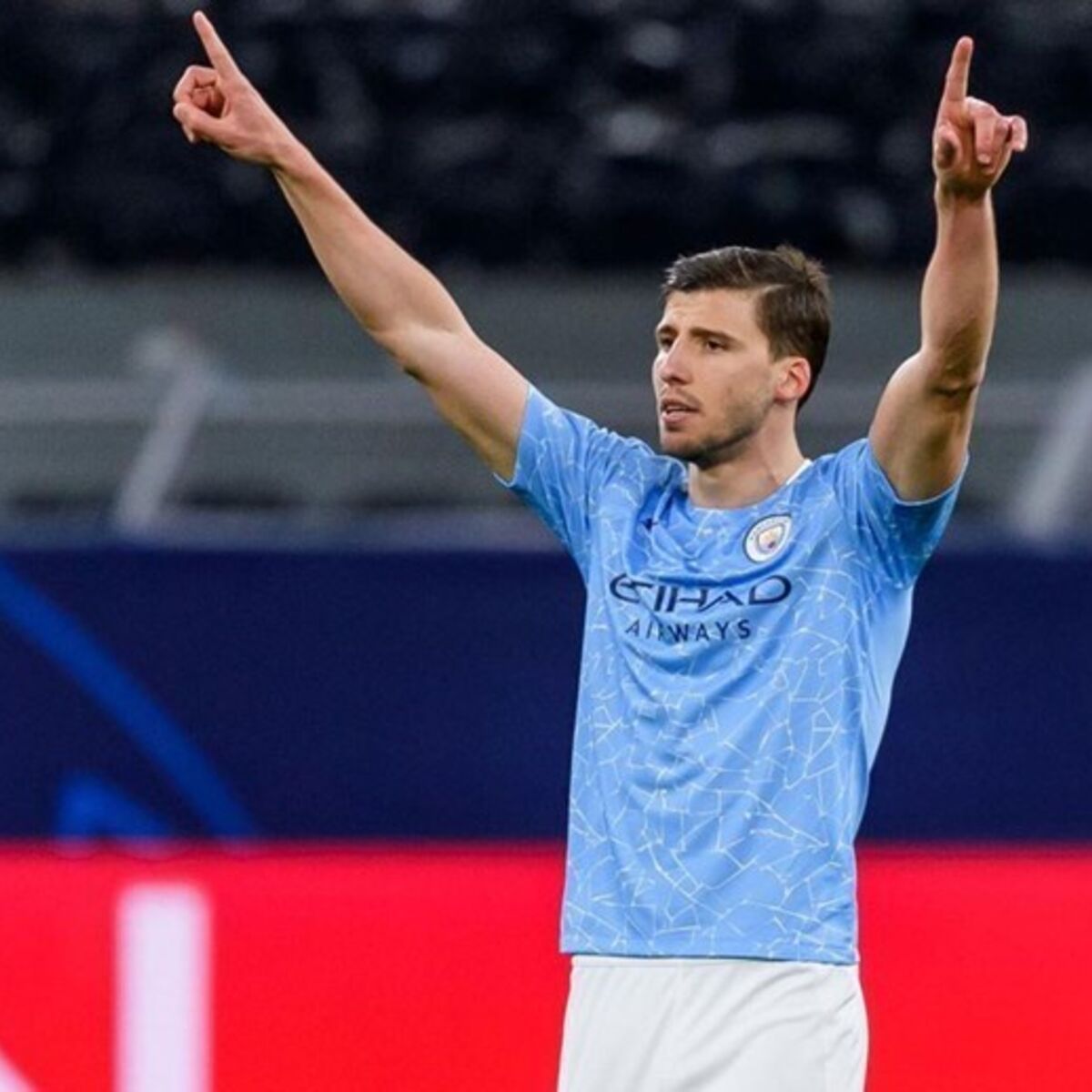 Rúben Dias eleito melhor jogador do ano em Inglaterra pelos