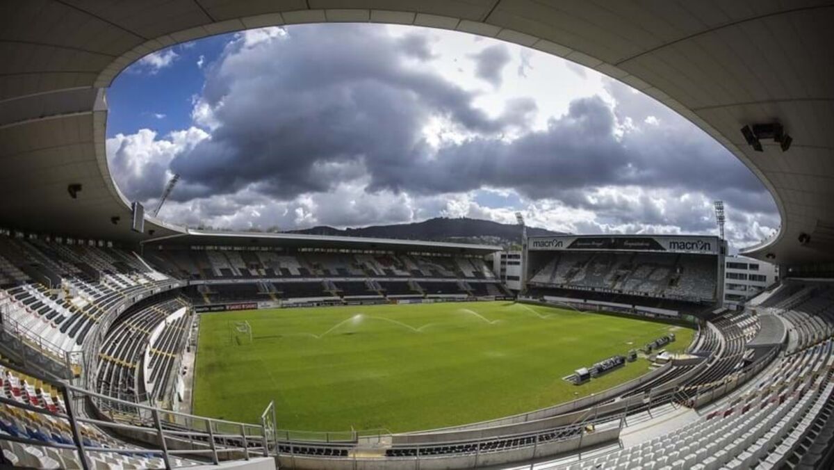 Vitória de Guimarães vai instalar novas cadeiras e caixa de segurança