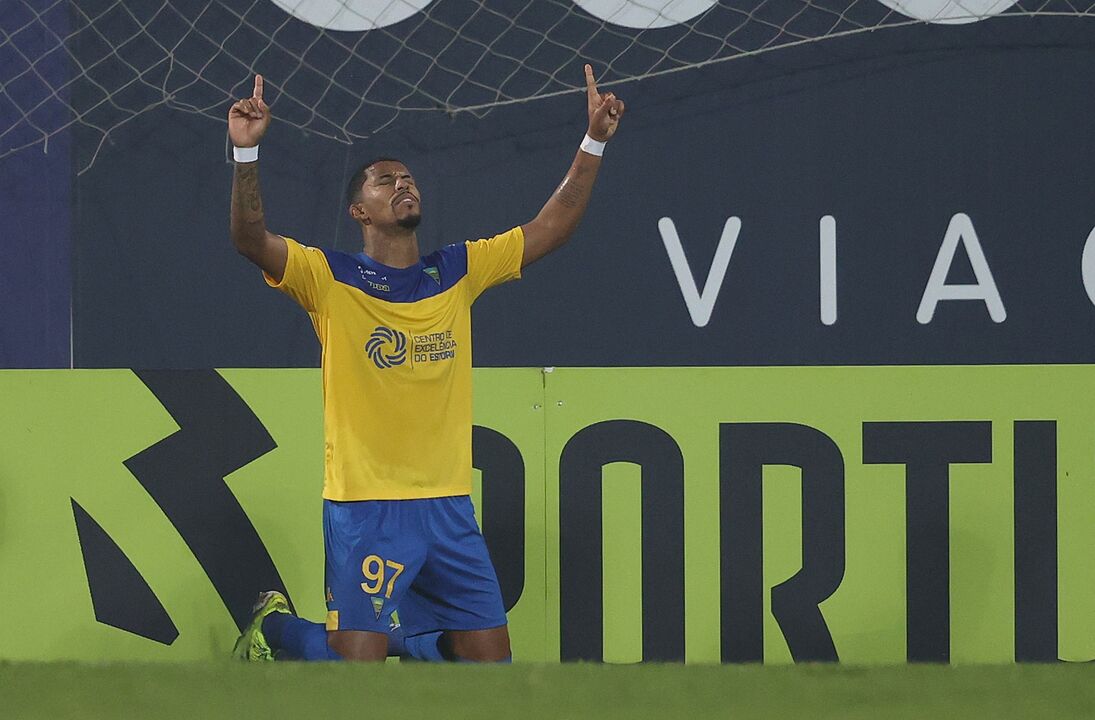 André Clóvis «Valeu a pena ter dado uns passos para trás» Estoril