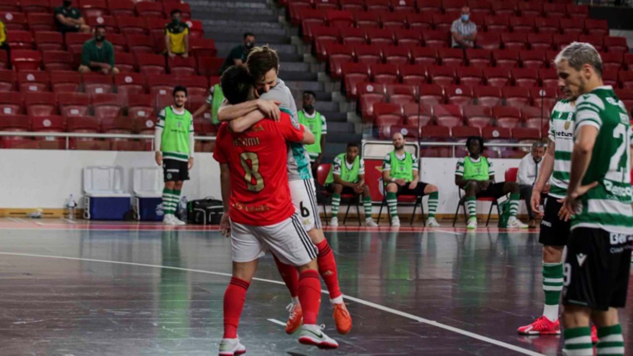 Benfica Vence Sporting Em Jogo De Loucos Na Luz E Empata Final Do Campeonato Futsal Jornal Record