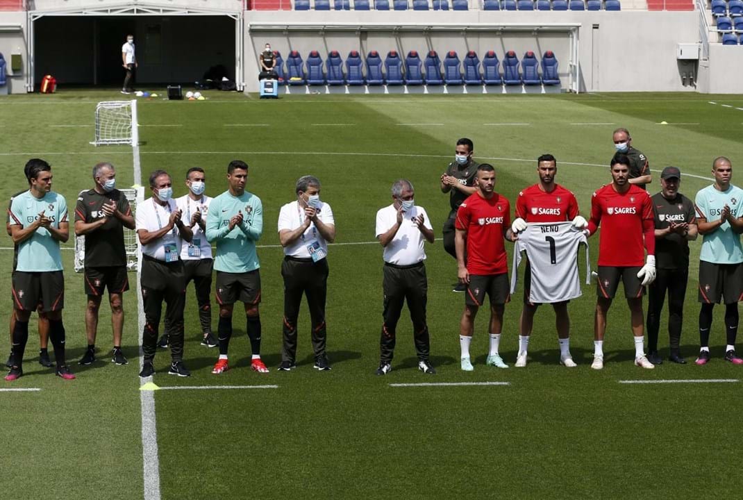 A emocionada homenagem da Seleção Nacional a Neno - Fotogalerias - Jornal Record