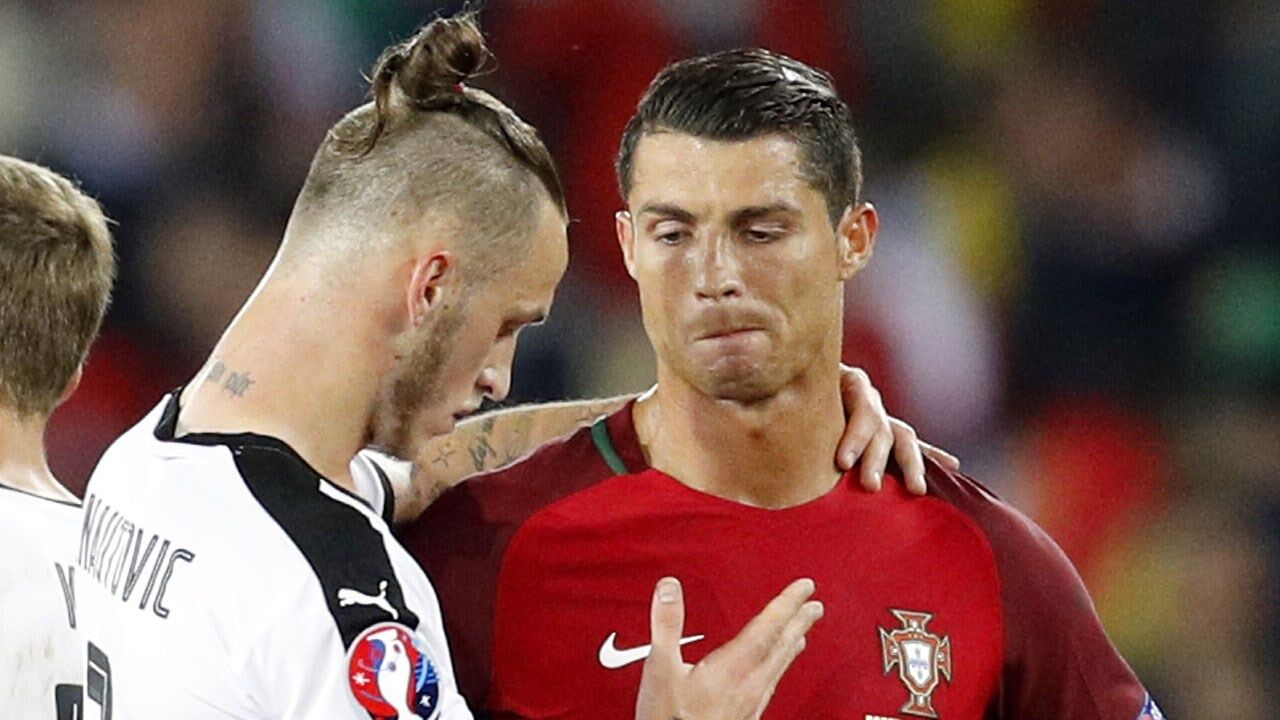 Arnautovic com Ronaldo, no Euro'2016