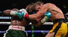 Mayweather domina Logan Paul: os 16 quilos a mais do youtuber não fizeram grande diferença