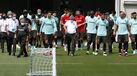 Seleção Nacional homenageia Neno antes do treino 