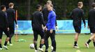 De Boer recebe dica tática por avião no treino da Holanda: «Frank, apenas 4x3x3»