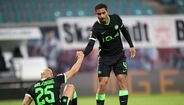 Lacroix (em pé) joga no Wolfsburgo
