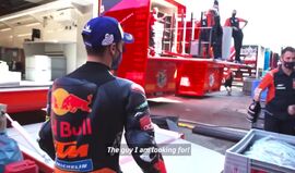 Da angústia pela penalização à festa final: MotoGP mostra cenas inéditas do pódio de Miguel Oliveira