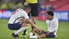 Alexander-Arnold saiu lesionado do Inglaterra-Áustria e Euro'2020 pode estar em risco
