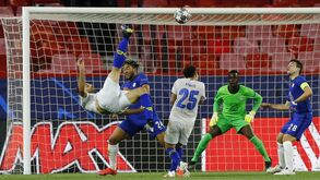 Golo de Taremi ao Chelsea eleito o melhor desta edição da Liga dos Campeões