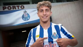 João Sérgio assina contrato profissional com o FC Porto