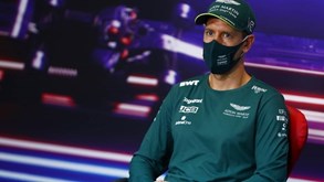 Vettel: «Sou um dos poucos pilotos que não urina dentro do carro»