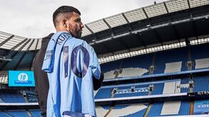 Sergio Agüero ofereceu 60 relógios e o seu carro aos funcionários do Manchester City