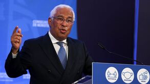 Público regressa aos estádios e novas regras nos transportes e comércio: Governo anuncia novas medidas