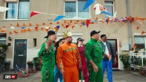 Sneijder é figura em anúncio onde o que chama a atenção é a sua (falta de) forma