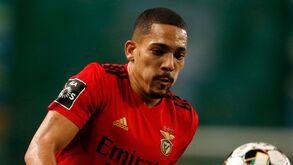 Gilberto com porta aberta para sair do Benfica