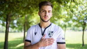 Afonso Freitas, lateral que passou pela Juventus, renova com o V. Guimarães até 2023