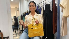 Georgina Rodríguez elege camisa de 1.300 euros 