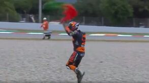 Neres trabalhou bem e descobriu Rafa para o segundo golo do Benfica ao Estrela