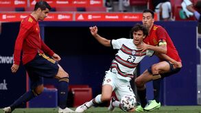 Busquets testa positivo à Covid-19 dois dias depois do jogo com Portugal