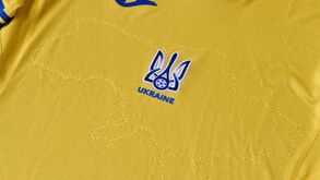 Equipamento da Ucrânia polémico: As outras histórias que agitaram o futebol mundial 