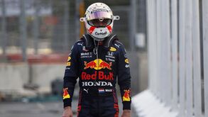 Verstappen 'atira-se' a Hamilton: «No mesmo carro, andaria dois décimos mais rápido que ele»