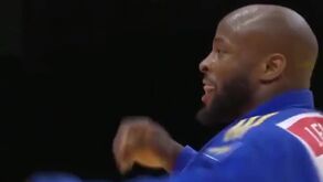 Pulisic pegou na bola a meio-campo, combinou com Giroud e fez isto no Bolonha-Milan