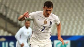 Pavard nega mal-estar na seleção francesa: «A atmosfera é muito boa»