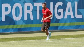 Anthony Lopes treinou no relvado mas ainda condicionado e à parte