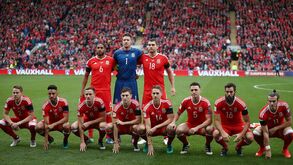 Galeses surpreenderam na foto pré-jogo... mas a história não é nova