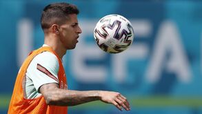João Cancelo testa positivo à Covid-19 e é substituído por Diogo Dalot