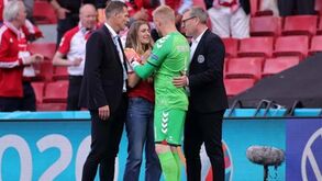«Ele respira»: Schmeichel revela o que o filho disse à namorada de Eriksen assim que a abraçou