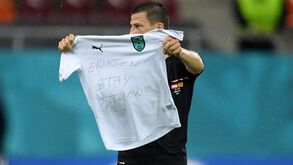 Stefan Lainer marcou um golaço e deu força a Christian Eriksen