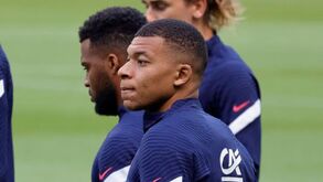 Mbappé e a polémica com Giroud: «Preferia que tivesse conversado comigo»