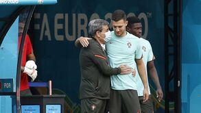 Diogo Dalot já trabalha com a Seleção na Puskas Arena