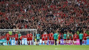 Momento tremendo: adeptos húngaros homenageiam a equipa após derrota com Portugal