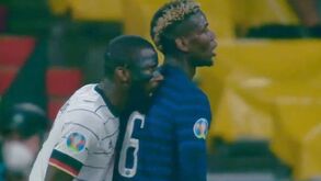 Rüdiger morde Pogba e o mundo do futebol relembra... Luis Suárez
