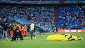 Greenpeace pede desculpa pelos ferimentos provocados por parapente no França-Alemanha