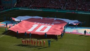 As homenagens dos adeptos a Eriksen antes do Dinamarca-Bélgica e a prenda entregue por Vertonghen